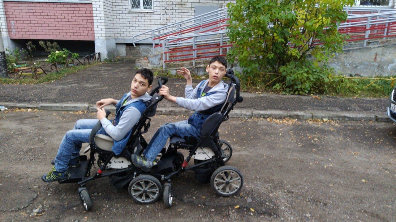 Mustafin-Artur-i-Albert.jpeg